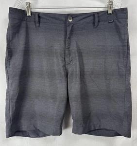 Travis Mathew Herren Performance Golfshorts 34 Taille 9" Schrittlänge grau Streifen Reißverschluss - Bild 1 von 8