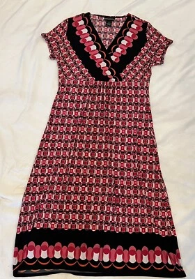 Vestido Petite Sophisticate Midi Negro Rosa Geométrico Talla M Manga Corta Usado Foto 1 de 4