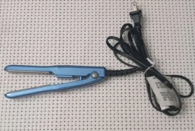 Nano Titanium Pro. Mini plancha de pelo de BabyBlyss azul y plata Foto 1 de 4