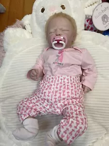 Bambola Real Born Reborn Baby Estate Pioggia Addormentata Capelli Biondi Bambina - Foto 1 di 24