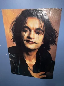 PÓSTER PRENSA FREGADERO COCINA BRADON LEE EL CUERVO 21x33 seminuevo - Imagen 1 de 5