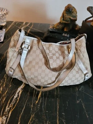 Bolso de Mano Gucci Beige Gg Lona Abbey (Auténtico Usado) Para Mujer Foto 1 de 4