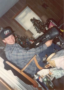 Original Photo 3.5x5 Man Sitting On Wooden Chair Holding Radio Cassette H184 #36 - Bild 1 von 2