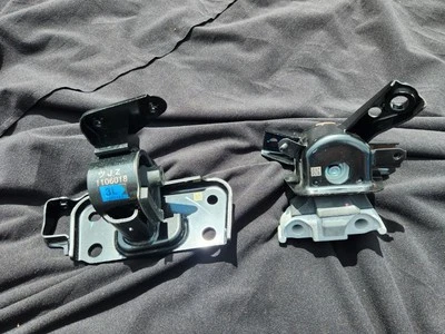 TOYOTA ALPHARD VELLFIRE ESTIMA LEFT & RIGHT TOP ENGINE MOUNT MOUNTING BUSHES - Image 1 of 4