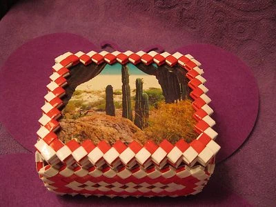  RED AND WHITE TRINKET BOX - Image 1 of 4