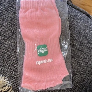 New YAGOO Pink Fingerless knit Gloves- One Size Fits All - Picture 1 of 2