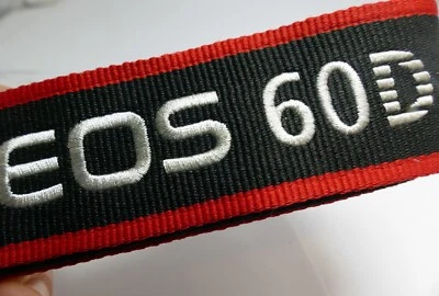 Correa de hombro para cuello para cámara digital Canon EOS 60D negra-roja - genuina como nueva Foto 1 de 4