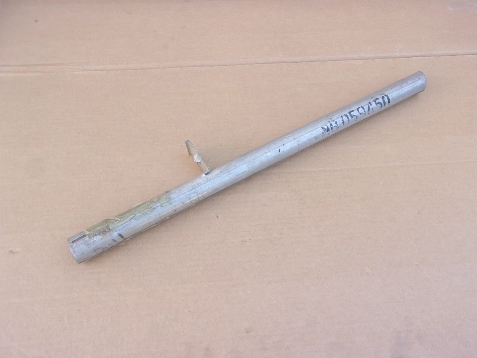 Dodge Colt Plymouth Arrow 1976 77 78 79 80 nuevo en stock MoPar tubo trasero MB0549450 Foto 1 de 3