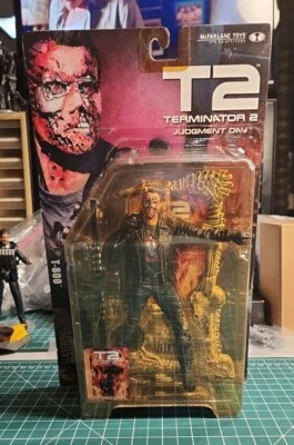 2001 McFarlane Toys T2, T-800 TERMINATOR 2 Judgement Day 7" Action Figure, NIP - Image 1 of 4