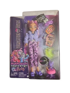 2022 Monster High Creepover Party CLAWDEEN WOLF Puppe mit Halbmond Figur  - Bild 1 von 2
