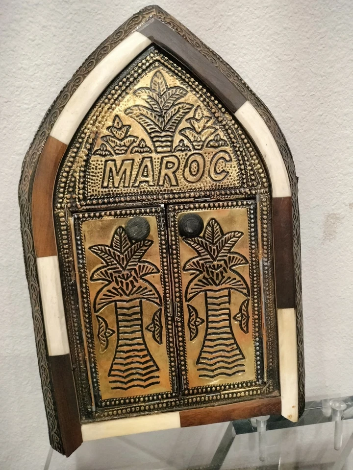 Pared de doble puerta arqueada vintage de latón marroquí mecanizado a mano con incrustación de hueso... Foto 1 de 4
