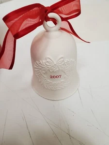 NIB: Hallmark Porcelain Dated Bell 2007 Christmas w/box - Imagen 1 de 5
