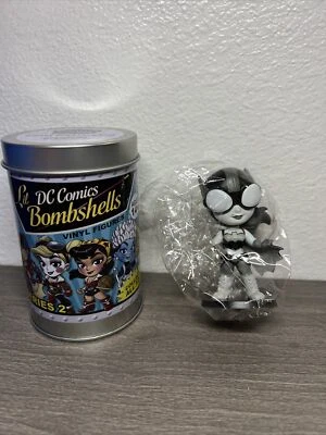 DC LIL BOMBSHELLS BATGIRL Variante Blanco y Negro Fan Expo Exclusivo Foto 1 de 4