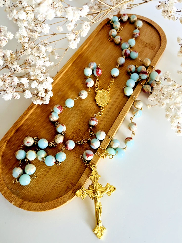 Rosario 26" pulgadas. Cadena chapada en oro de 18k. Cuentas de piedra Howlita natural. Calmante, Foto 1 de 2