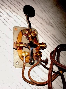 JH Bunnell Vintage Brass Straight Telegraph Key Steel plate - Zdjęcie 1 z 2
