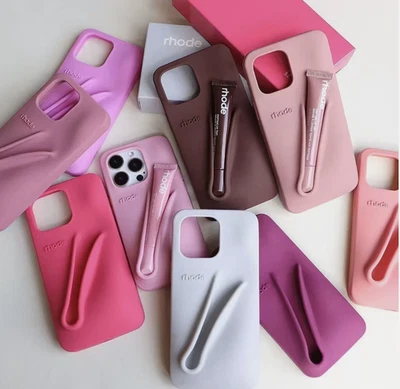 Funda de teléfono de silicona con tinte labial Rhode Peptide CON brillo labial Foto 1 de 4