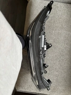 Faro LED completo derecho OEM 2022-24 TOYOTA RAV4 PRIME. LADO PASAJERO 81110R35000. Foto 1 de 2