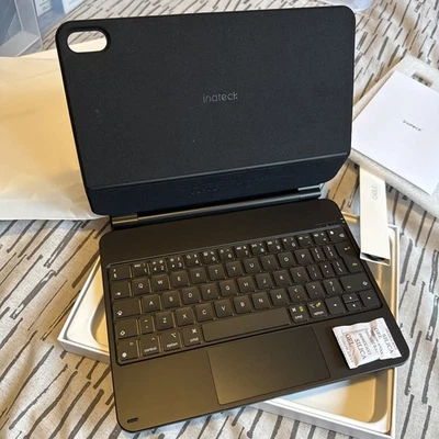 Premium Keyboard Case with floating design - for iPad (10/11th Gen) - Image 1 of 4