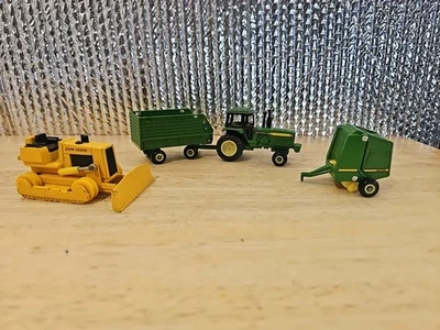 John Deere ERTL Tractor + 535 Round Hay Baler 1:64 Scale DieCast Lot Of 4  - Image 1 of 4