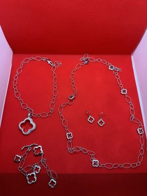 Premier Designs  Clover Shaped Necklaces, Earrings, & Bracelet jewelry Set - Image 1 of 4