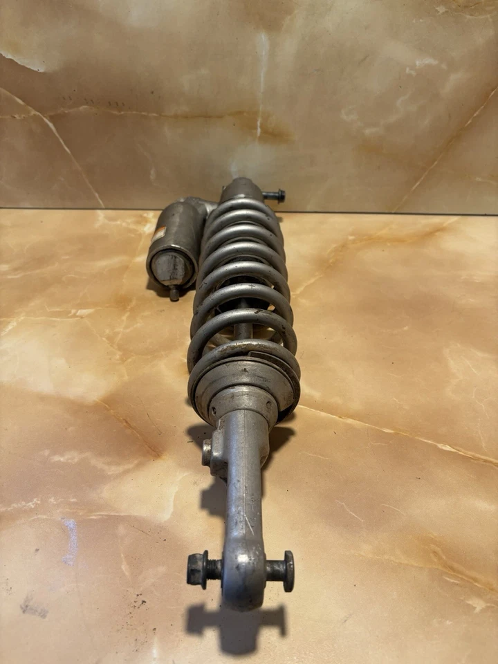 Задний амортизатор подвески 2003-2005 Yamaha Yz450f 5TA-22210-00-00 - Изображение 1 из 4