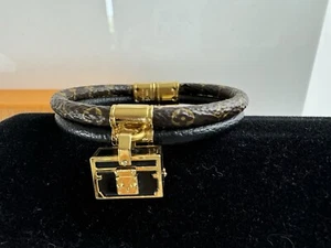 Louis Vuitton Black Twice Keepit Trunk Charm 1923 Bracelet Black And Gold Trunk - Picture 1 of 13