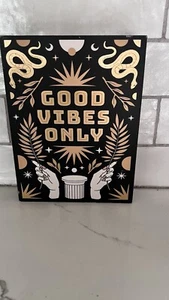 Insegna in legno 8x6 Good Vibes Only camera da letto celeste nera - Foto 1 di 4