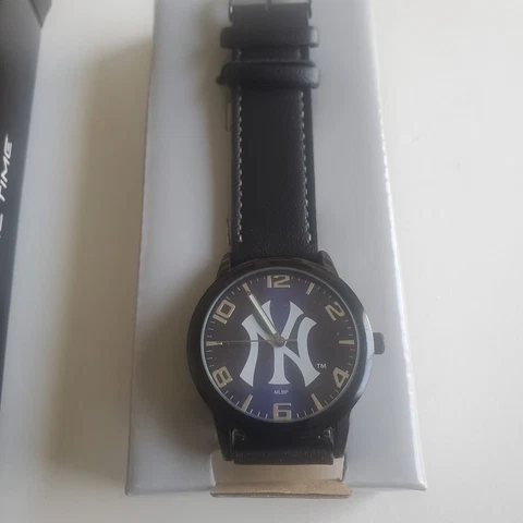 NEW YORK YANKEES Game Time Wrist Watch New Old Stock Cover