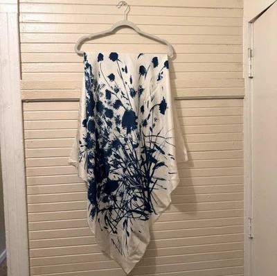 "Bufanda envolvente floral abstracta de seda azul Balenciaga Paris 34""x33""" Foto 1 de 4