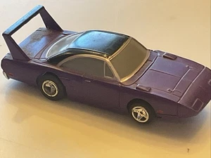 Coche Ranura De Colección Realista PLYMOUTH SUPERBIRD PÚRPURA Escala HO Sin Probar - Imagen 1 de 5