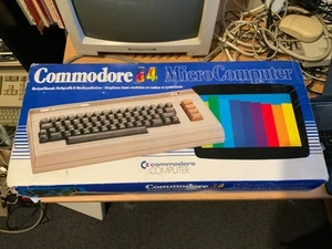 Commodore C64 z zasilaczem w oryginalnym opakowaniu - Zdjęcie 1 z 5