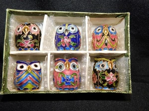 Vintage 1980er chinesische Cloisonne emaillierte Fingerhüte verschiedene Eulen Set 6 in Box - Bild 1 von 10