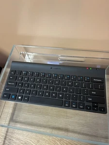 Logitech Tablet Keyboard for iPad YR0034 Bluetooth Wireless - Works w/Batteries - Picture 1 of 3