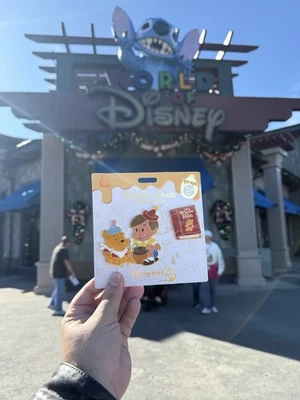 Juego de prendedores Winnie the Pooh & Christopher Robin - Final de madera de cien acres LR Foto 1 de 4