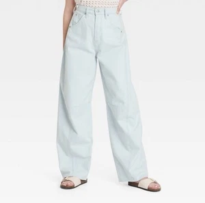 Women's High-Rise Curved Leg Jeans - Universal Thread ™ Light Wash 14 - Picture 1 of 1