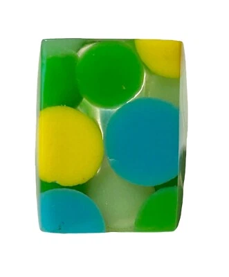 Anillo De Colección Resina Lucite Plástico Verde Azul Amarillo Multicolor Punto MOD Talla 6 Foto 1 de 4