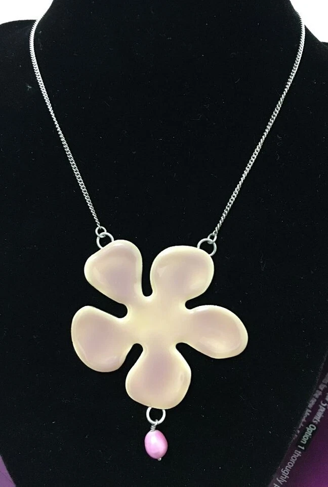 NUEVO COLLAR CADENA PEREGRINO DINAMARCA ESMALTE FLOR COLGANTE PERLAS PLATEADO  Foto 1 de 1