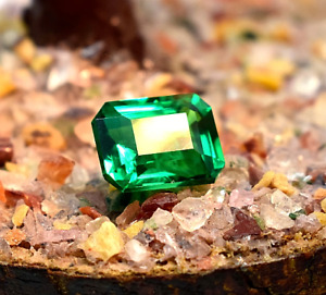 Natural Green Garnet 10.70 Ct Tsavorite Radiant Cut GGI Certificate Ring Size