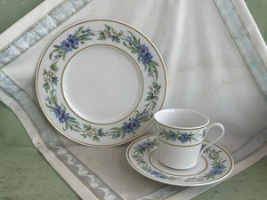 Bella tazza da collezione caffè KPM Berlin con molti fiori e oro - Foto 1 di 17