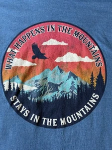 Camisa Sonoma para hombre XL What Happens in the Mountains Stays In The Mountains azul - Imagen 1 de 8