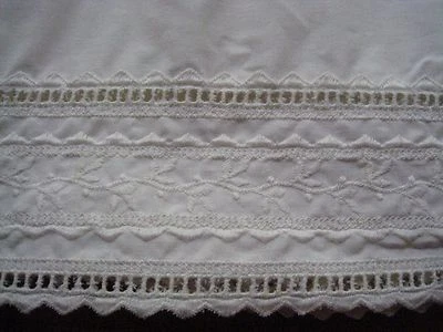 FALDA CAMA DOBLE FEILDCREST DE ENCAJE CON OJALES MARFIL/CREMA Foto 1 de 4