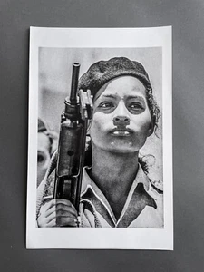 La Miliciana – The Spirit of Revolution (1962, Signed by Alberto Korda) - Picture 1 of 8