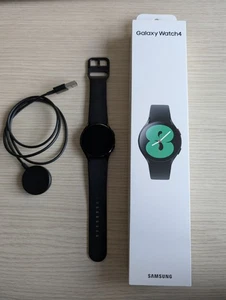 Samsung Galaxy Watch4 40mm Cassa di Alluminio, Cinturino Sportivo Nero, Orologio - Foto 1 di 6