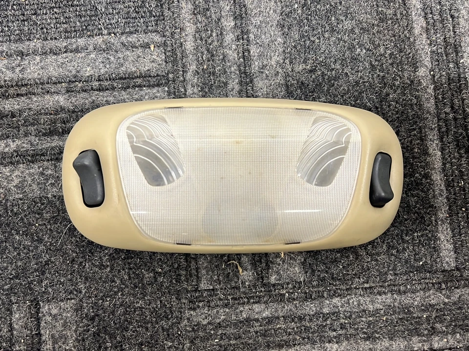 2005 Ford F-250 Pickup Dome Light F4DB-13776-BCW - Imagem 1 de 4