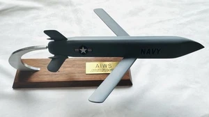 BOEING AEROSPACE MODEL SHOP 2-2424 AIWS DESKTOP WOOD MODEL MISSILE W/ BASE - Bild 1 von 10