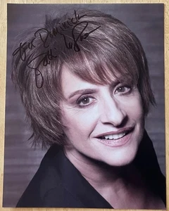 PATTI LuPONE, ¡FOTO 100% AUTÉNTICA AUTOGRAFIADA 8" X 10"! ¡UNA VERDADERA BELLEZA! - Imagen 1 de 1