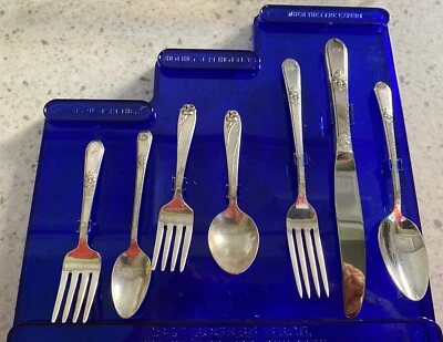 Juego de cubiertos para niños Rogers Bros IS 1847 3 etapas en soporte adoración y narciso Foto 1 de 4