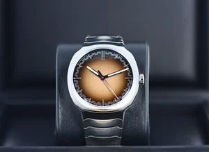 H. Moser & Cie. Streamliner Centre Seconds, Smoked Salmon Dial, Steel 6200-1207 - Picture 1 of 14
