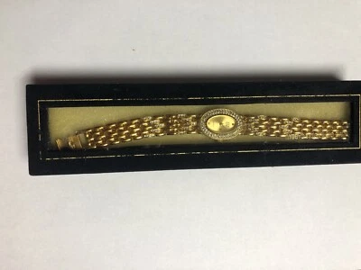 Reloj pulsera EJ Ernest Jones para mujer, tono dorado con cristales blancos, moda  Foto 1 de 4