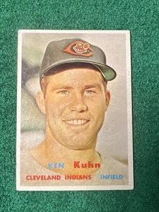 1957 Topps - Serie escasa Kenny Kuhn #266 (RC) - Imagen 1 de 7